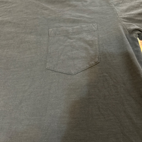 Faherty Sunwashed organic cotton navy blue short sleeve tee. - Picture 4 of 6